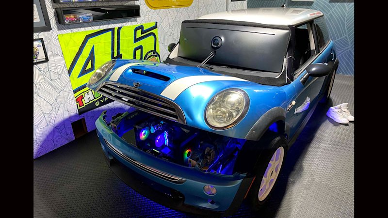 2005 model Mini Cooper S’i yarış simülatörüne dönüştürdü!