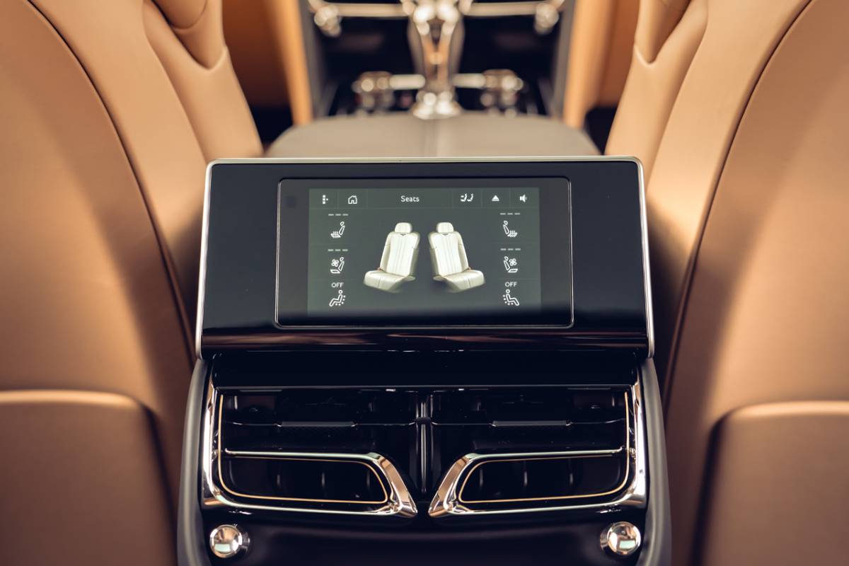 Bentley Flying Spur’un dokunmatik kumandası arka koltukta oturanları şımartacak
