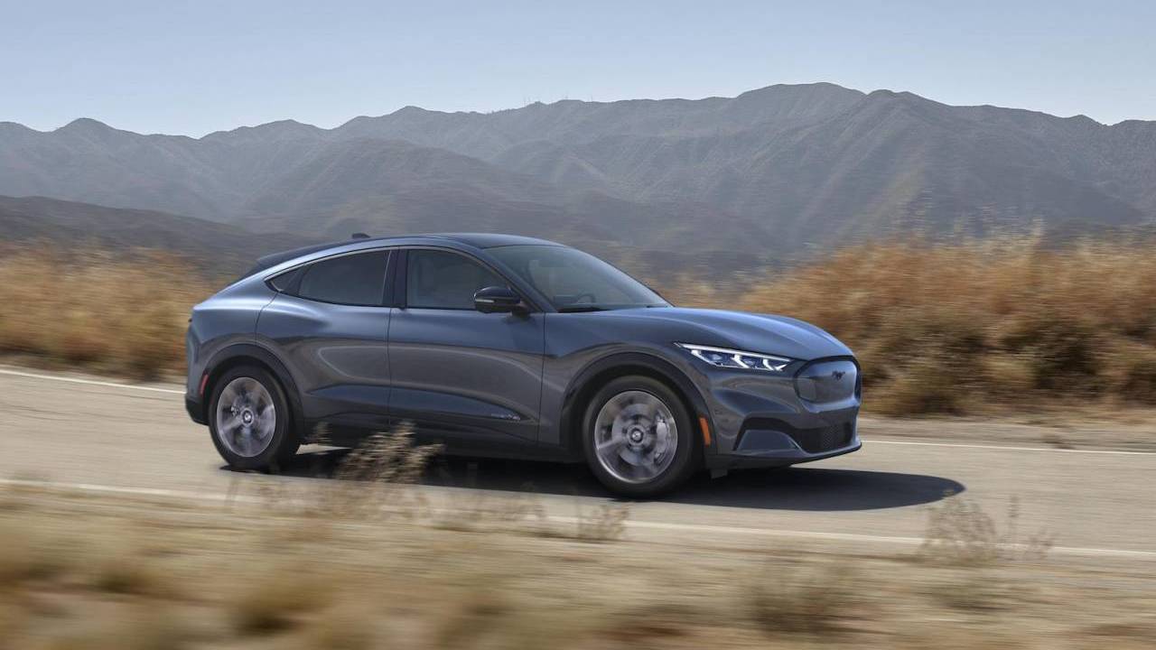 Elektrikli Mustang Mach-E’nin beygir gücü ve menzil değeri arttı