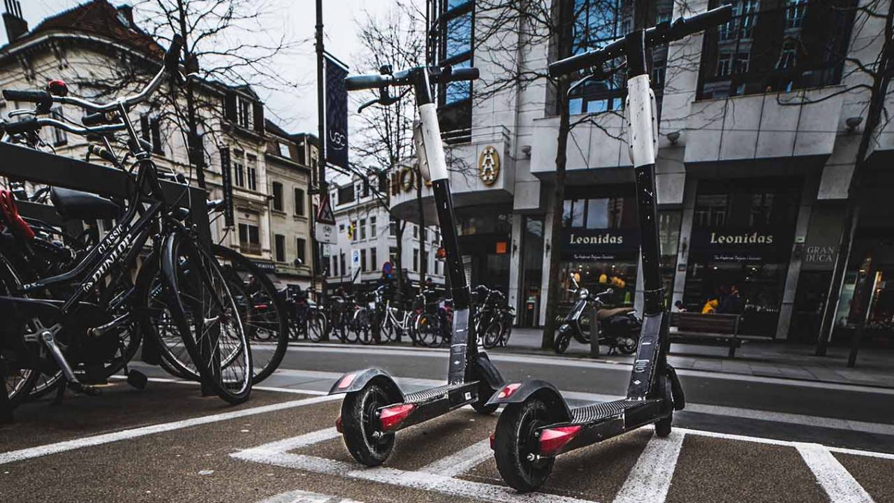 Mecburen işe gidenlere Lyft ücretsiz elektrikli scooter verecek