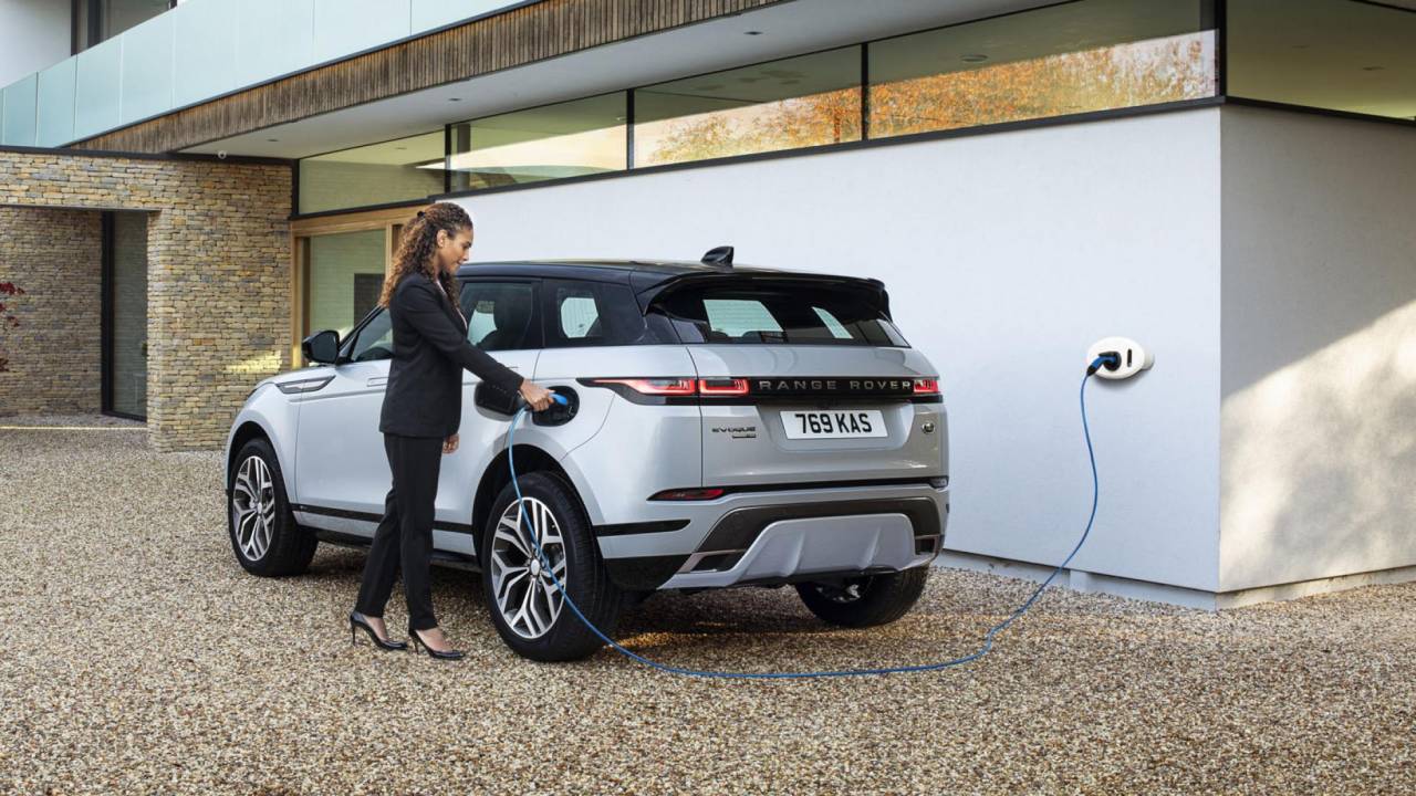Plug-in Hibrid Evoque ve Discovery Sport Avrupa yollarında