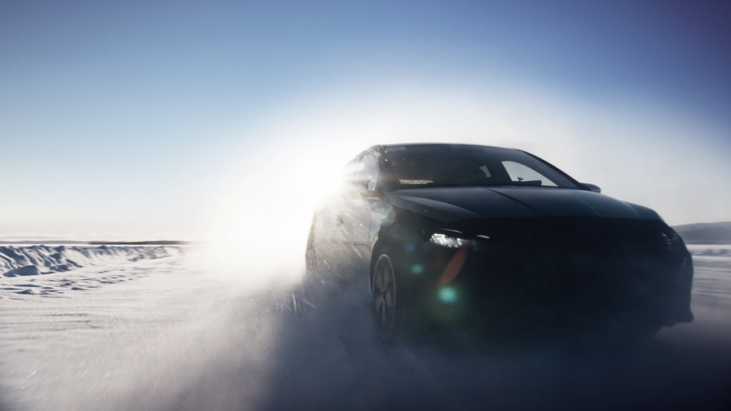 Kar testi yapılan i20 N prototipi buz tutan gölde drift yaptı