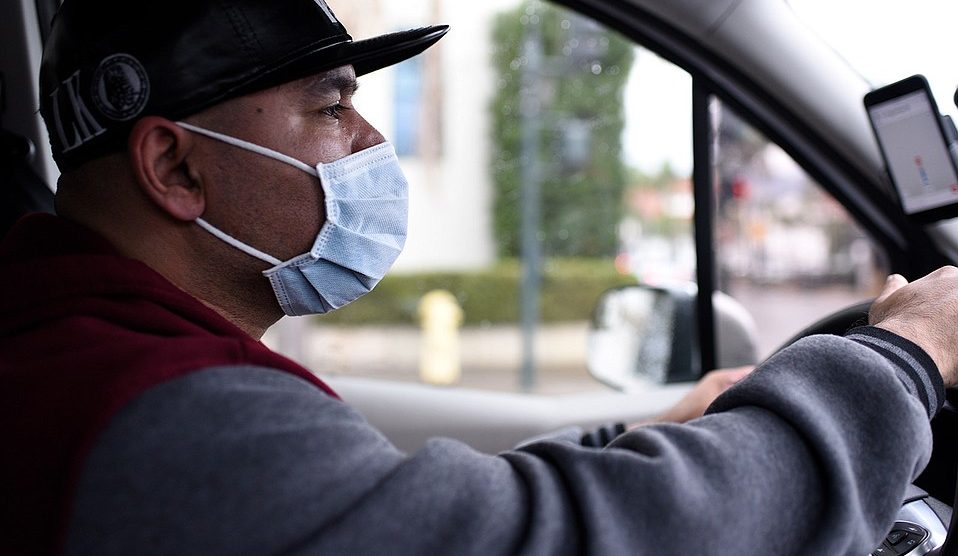 Uber şoförlerin maske taktığından geliştirdiği yazılımla emin olacak
