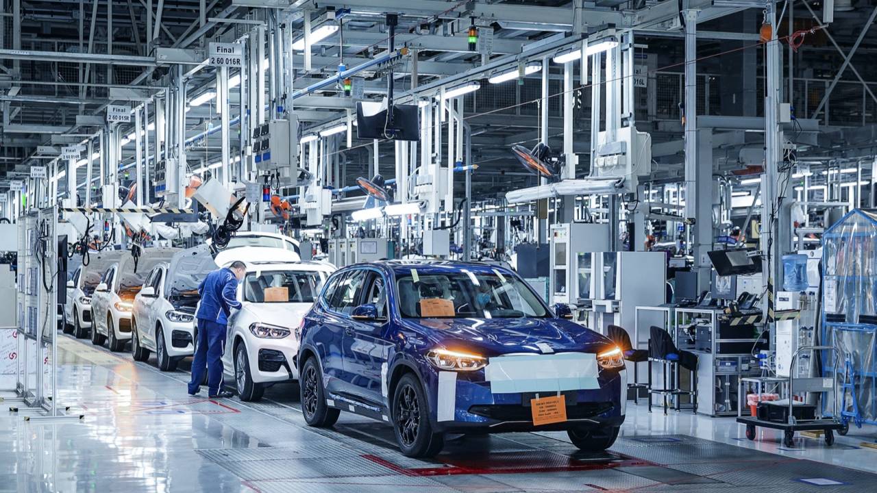Elektrikli crossover BMW iX3 oyunun kurallarını değiştirmeye geliyor