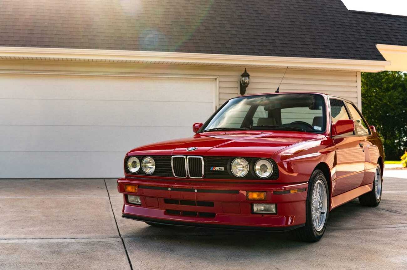 32 yaşındaki BMW M3 açık artırmada tam 250 bin dolara satıldı