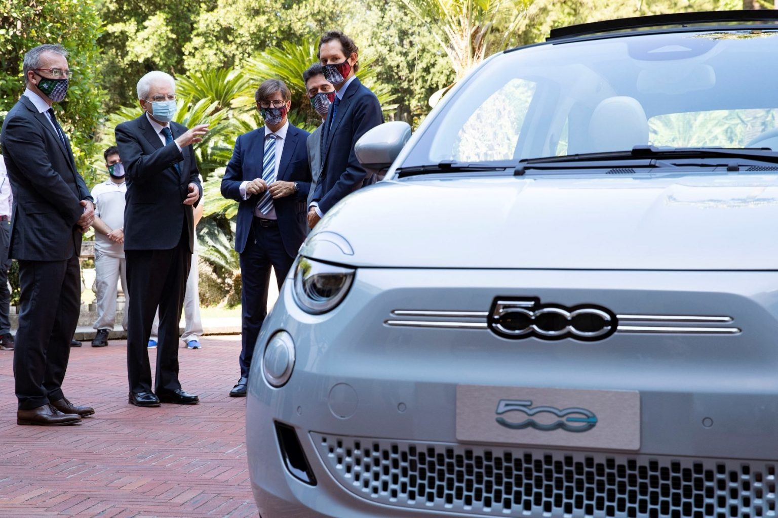 Elektrikli Fiat 500e İtalyan devlet erkanına tanıtıldı