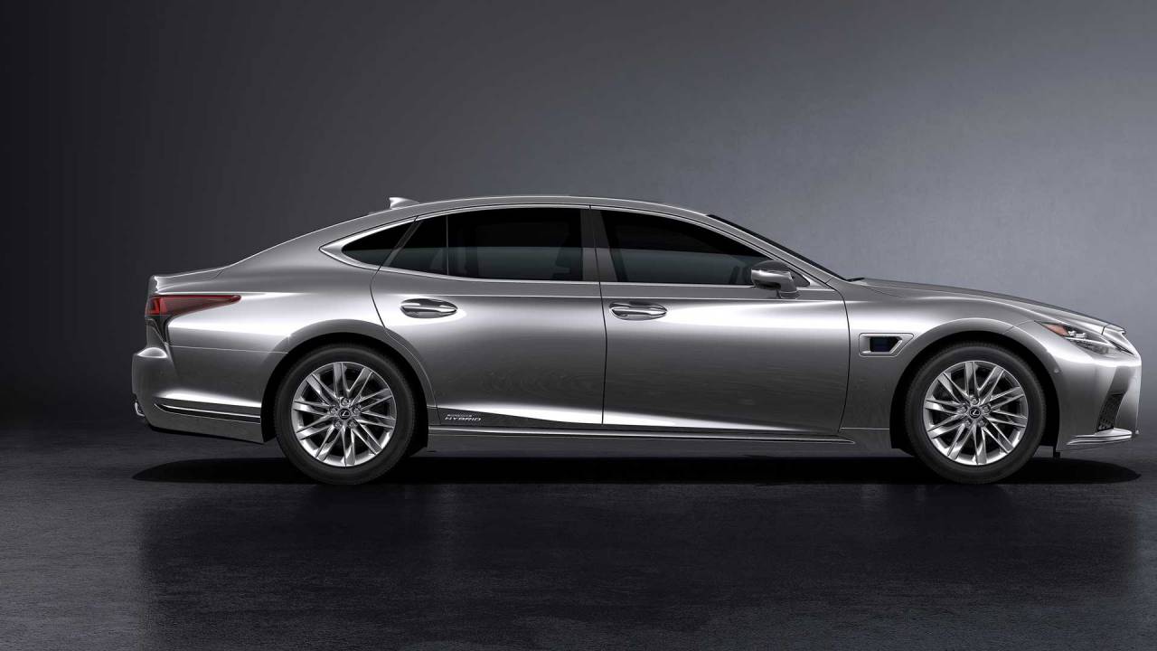 Hafif makyajlanan 2021 Lexus LS modeli üstün teknolojisiyle göz kırpıyor