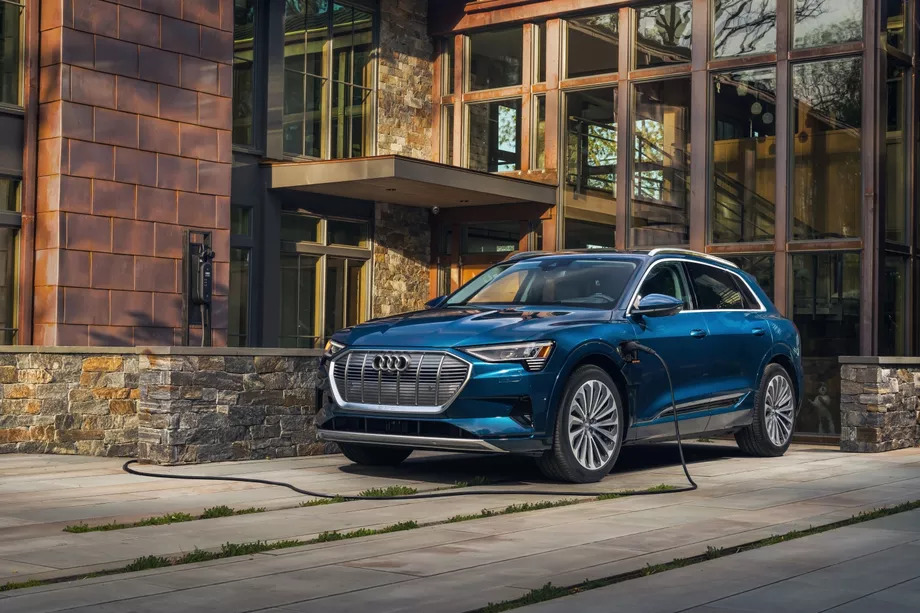 Audi E-Tron modelinin fiyatında büyük indirime gitti