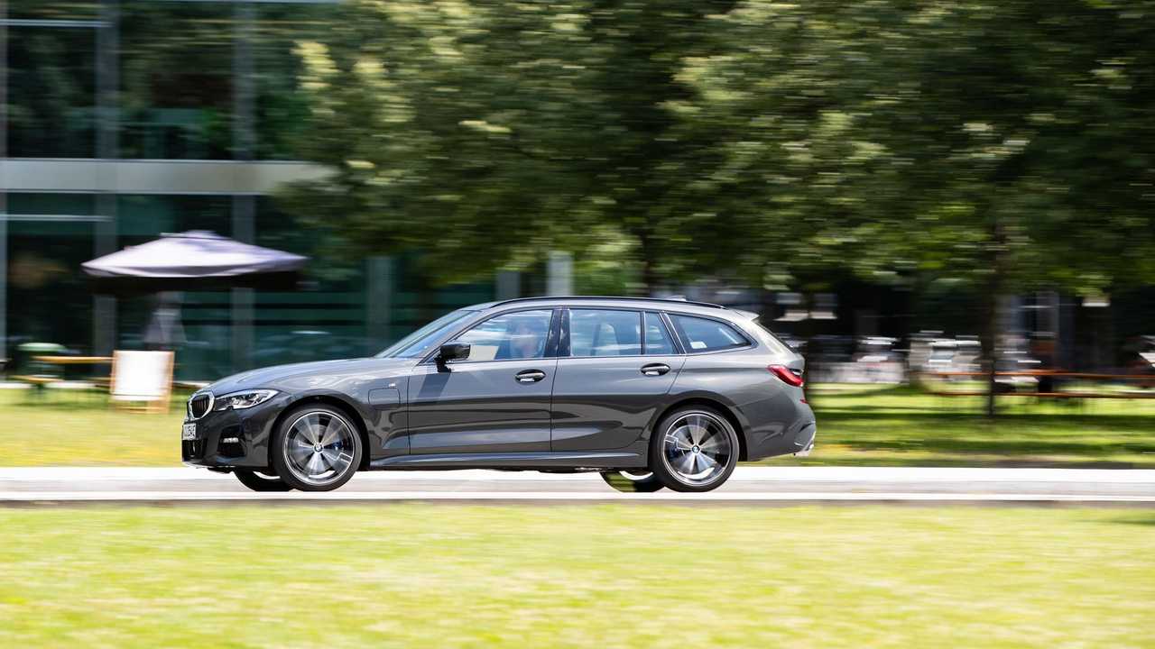Plug-in hibrit BMW 330 Touring pazara girmeye hazırlanıyor