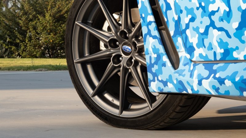 Subaru yeni nesil BRZ’nin merak uyandıran ilk görselini paylaştı