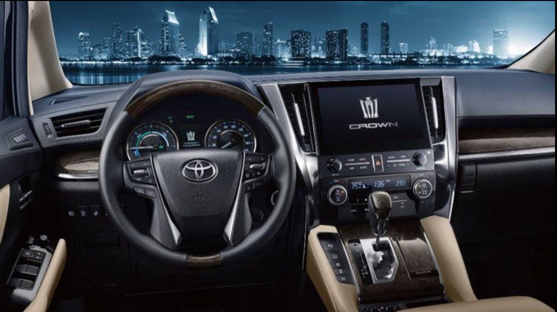 Toyota Crown Vellfire