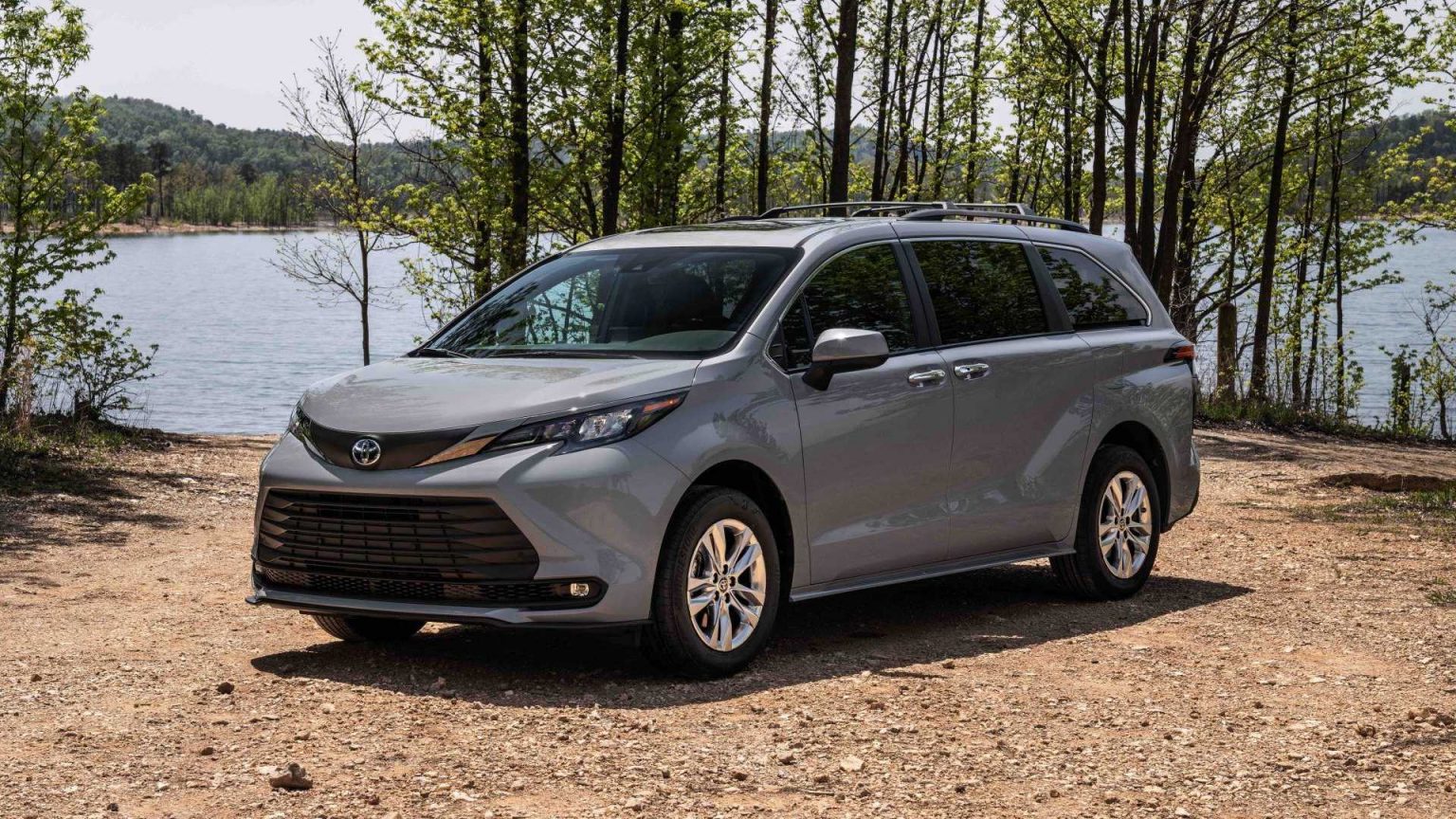 2022 toyota sienna woodland 2