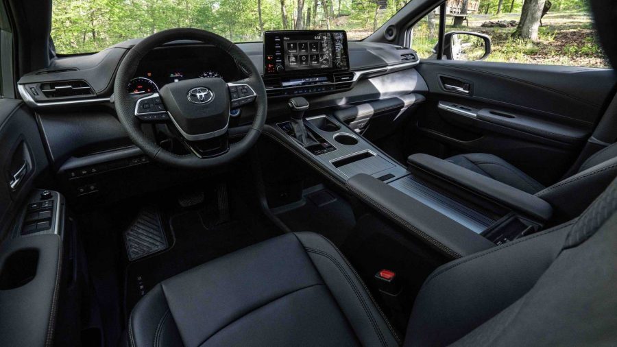 2022 toyota sienna woodland 4