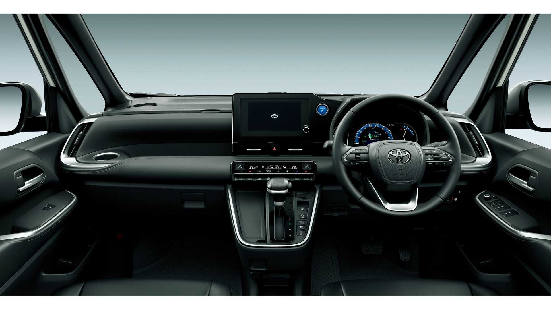 2022 toyota noah 4