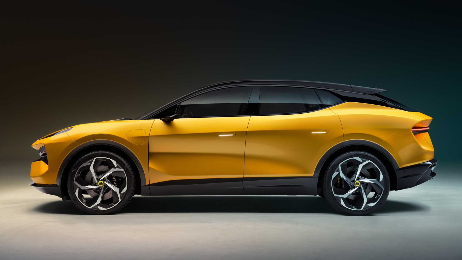 2022 lotus eletre 5