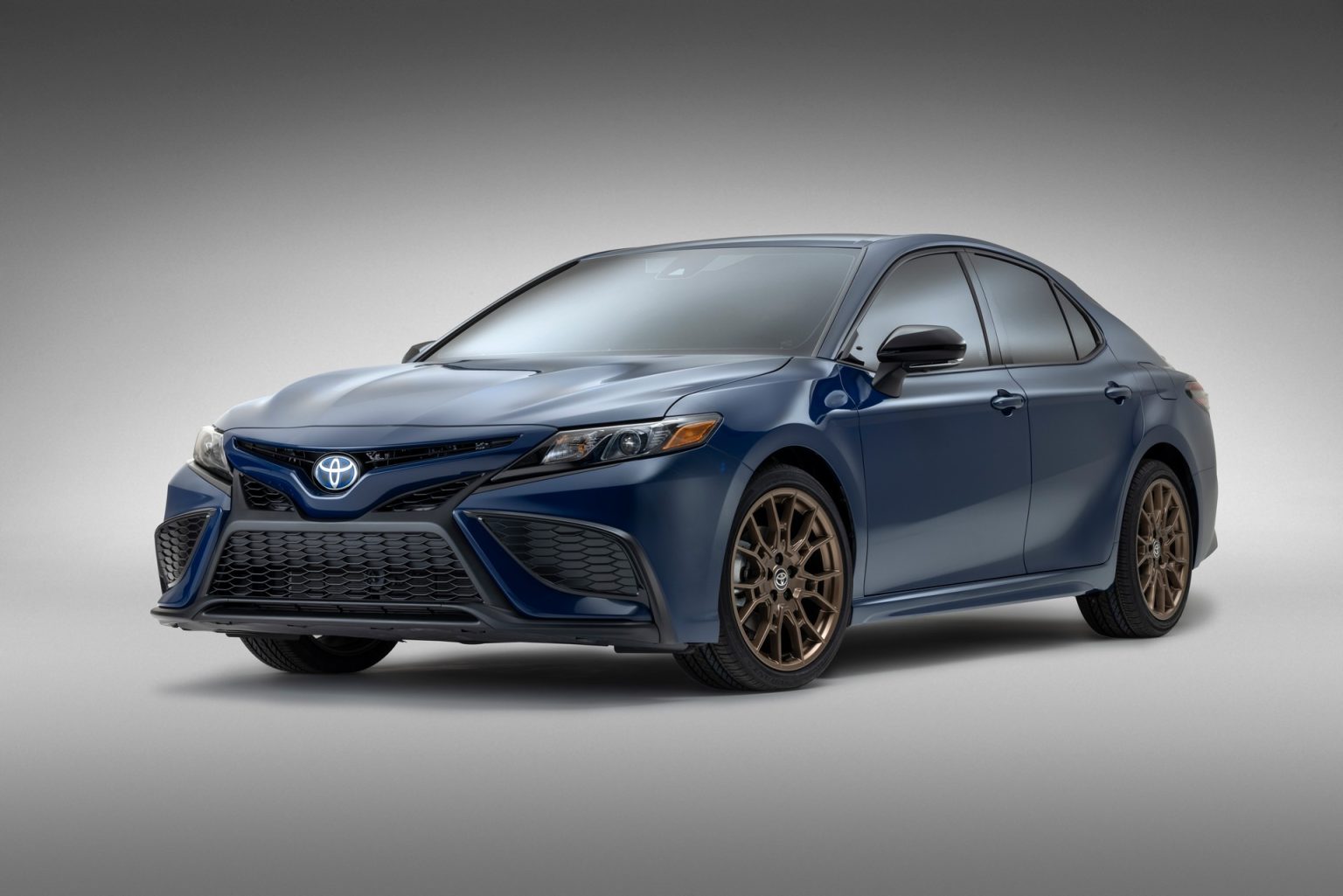 2023 Toyota Camry Nightshade Edition Tanıtıldı! Özellikleri ve Farklı Detayları 2023 toyota camry nightshade