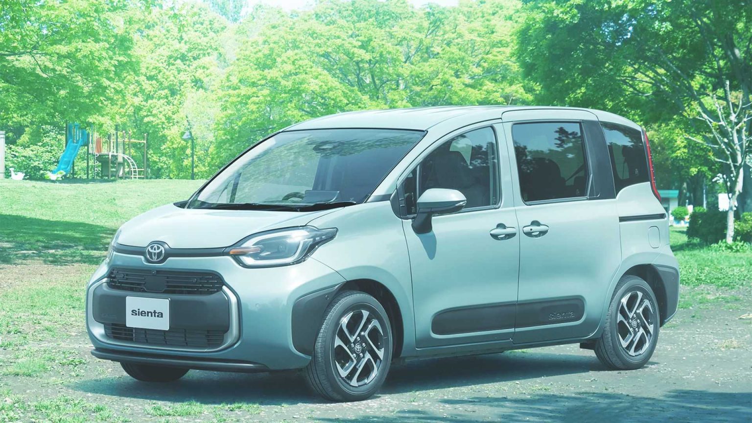 toyota sienta 4