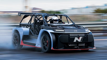 Hyundai RN24: Lastiklerini Yakarken Gücüyle Sahneye Çıkıyor! hyundai rn24 lastiklerini yakarken gucuyle sahneye cikiyor 9myke4th.jpg